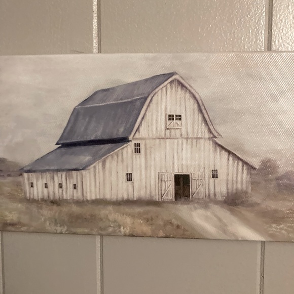 Hobby Lobby Other - Old white Barn picture/$6 when bundled with other items